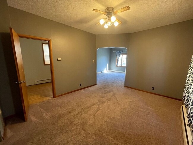 Building Photo - 4 Bedroom Home in Duluth - Available Now!