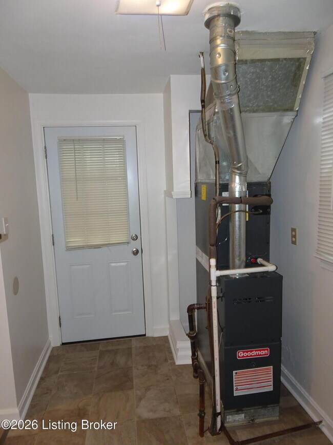 Building Photo - 226 Downes Ln