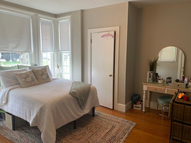 Building Photo - 167 Pleasant St