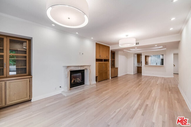 Building Photo - 2132 Century Park Ln