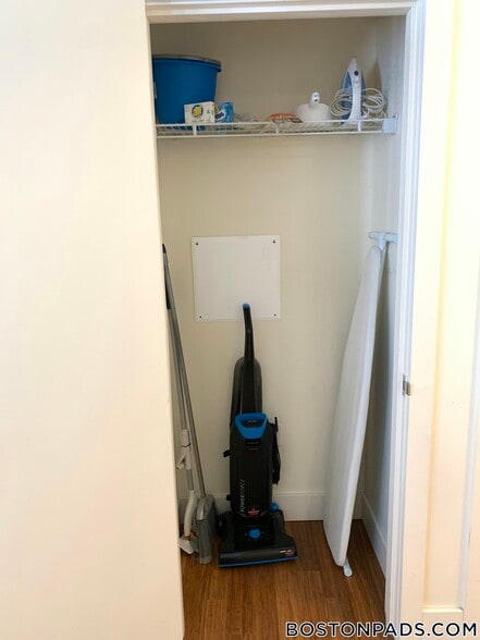 Building Photo - 8 Winter Pl