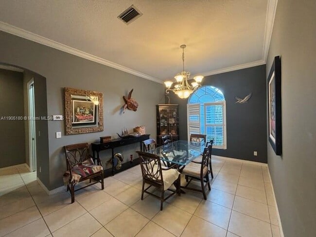 Building Photo - 365 NE Vanda Terrado