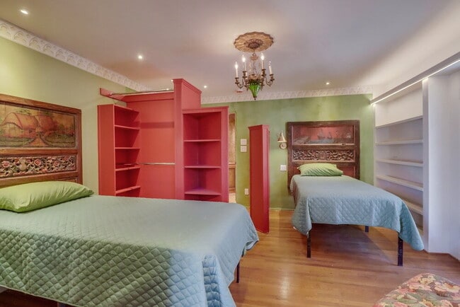 Building Photo - ROOM FOR RENT in beautiful Point Loma cust...