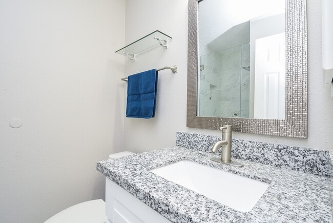 Building Photo - 8051 Bay Branch Dr