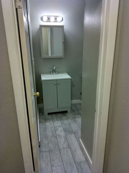 Building Photo - 1425 Yosemite St