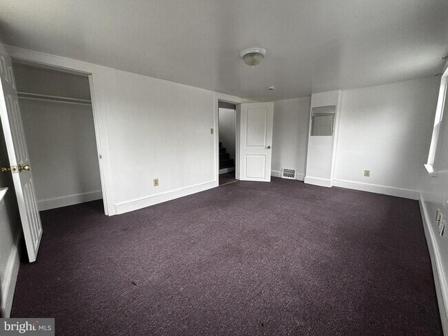 Building Photo - 2 E Vine St