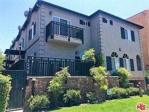 Building Photo - 5248 Satsuma Ave