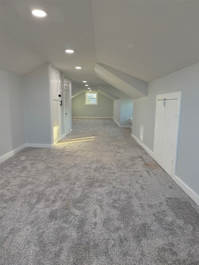 Building Photo - 702 Marion St