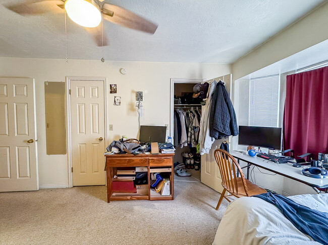 Building Photo - 565 N 300 E