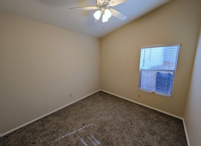 Building Photo - 3 Bedroom Plus an Office Home in the Candlewood Community Near S Cooper Rd and W Warner Rd!