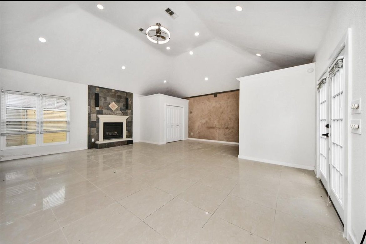 Building Photo - 15719 Baytree Dr