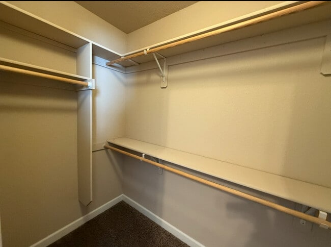 Building Photo - 258 N Pointe Ln