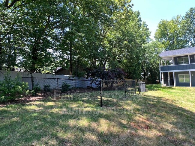 Building Photo - 518 Boone St