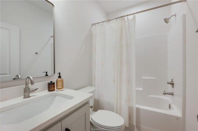 Building Photo - 268 Richards St