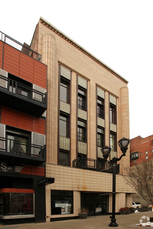Primary Photo - Byck's Lofts
