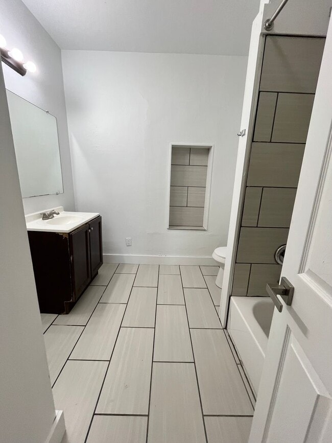 Building Photo - Spacious 4 Bed/2 Bath Rental Home!