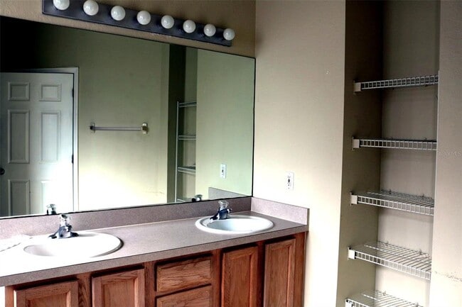 Building Photo - 1932 Magical Ln