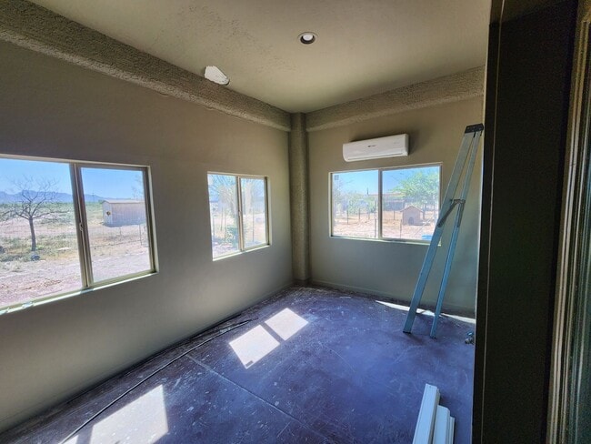 Building Photo - large home in douglas with guest house 1050 Rochine Rd