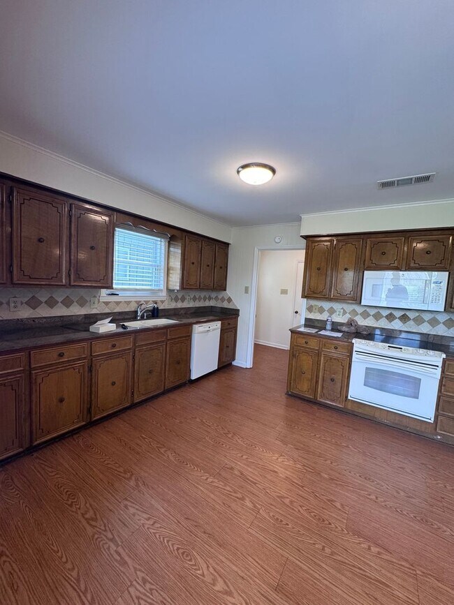 Building Photo - 1115 Briar Creek Rd