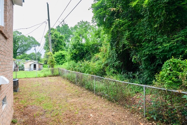 Building Photo - 102 Burdock Cir