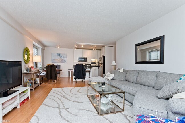 Primary Photo - 2 br, 2 bath Condo - 2930 N Sheridan Rd Ap...