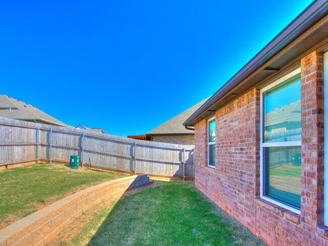 Building Photo - 3201 Hayven Cir