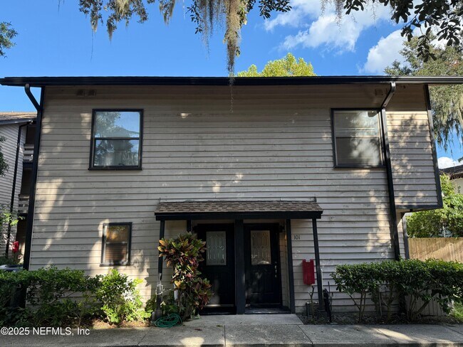 Primary Photo - 1604 Arcadia Dr