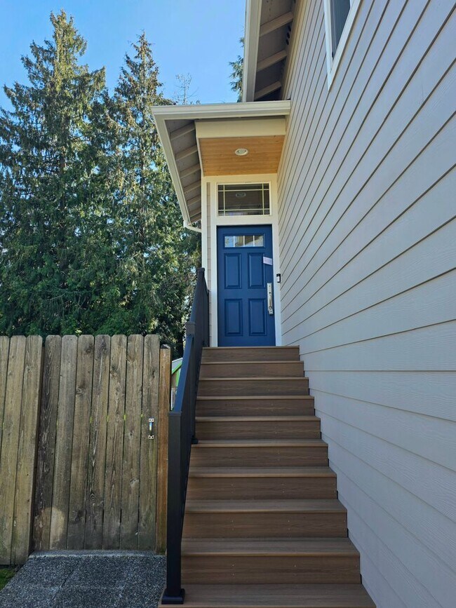 Building Photo - Auburn west hill 4 bedroom and 3 bathroom well maintained home.  Available NOW!