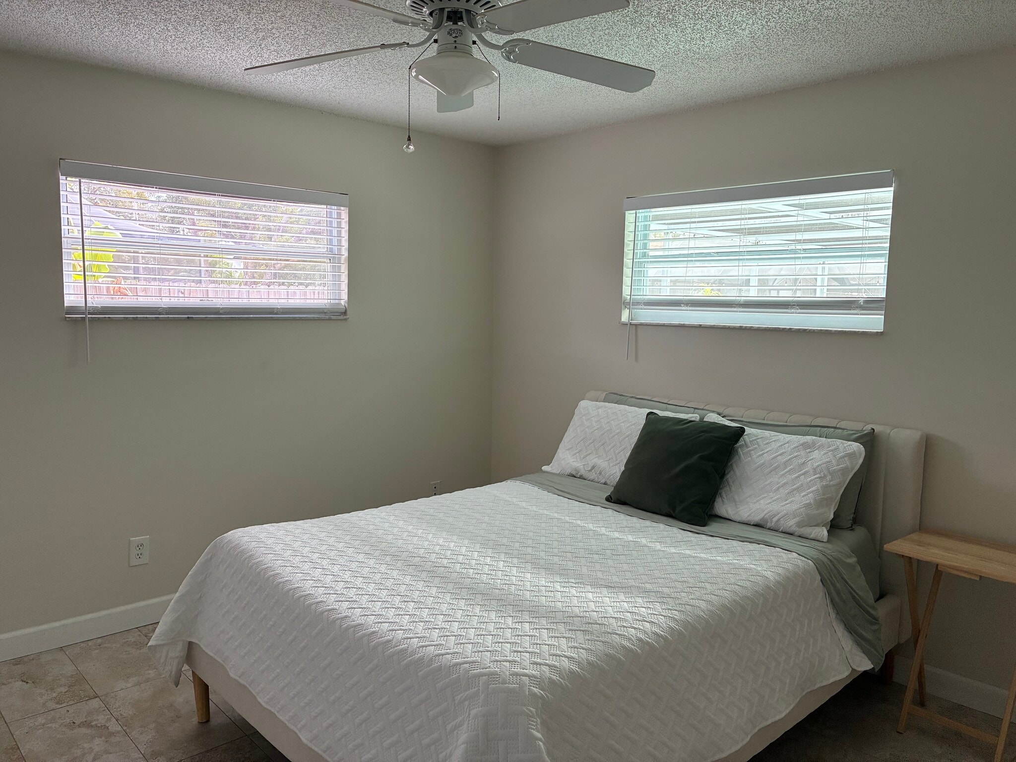 Building Photo - 105 N Bay Hills Blvd