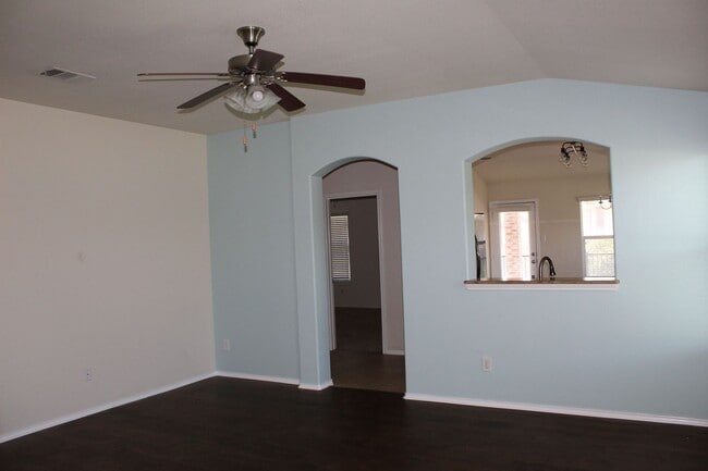 Building Photo - 3 BEDROOMS, COMMUNITY POOL, BELTON ISD