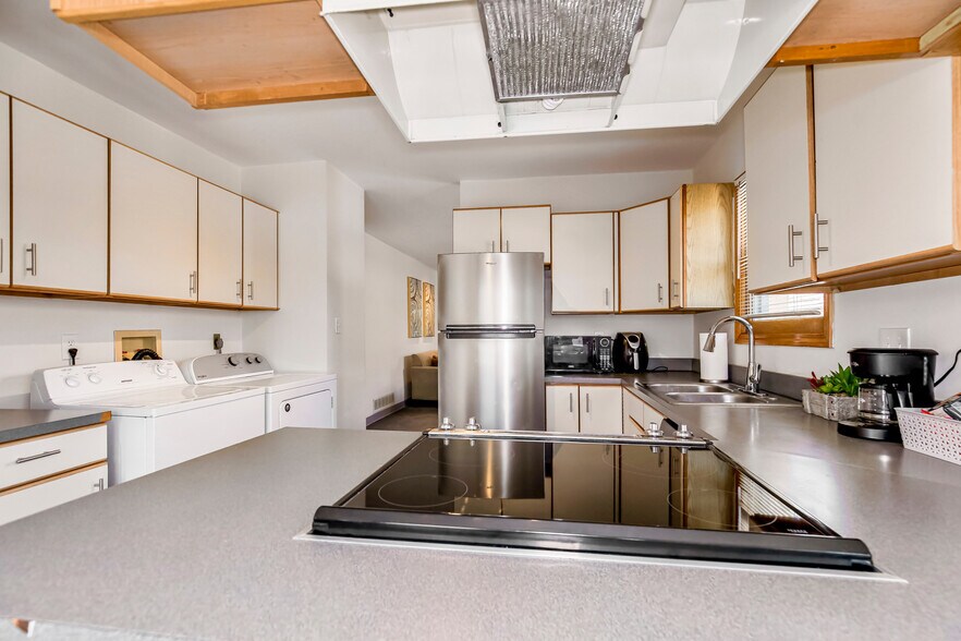 Kitchen - 621 W 43rd St