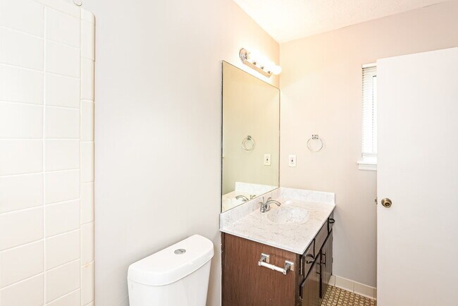 Building Photo - 2468 Mistletoe Ln SW