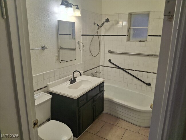 Building Photo - 415 N 13th St