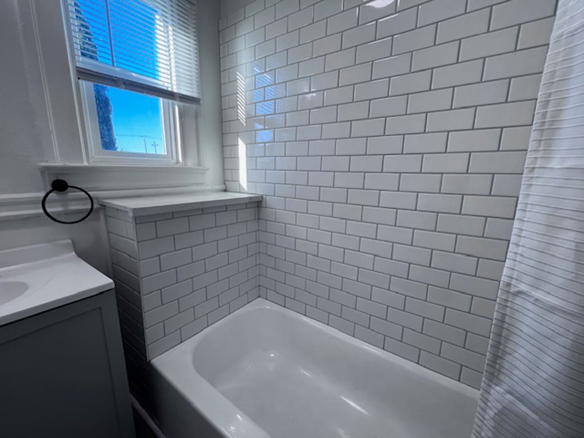 Building Photo - 709 32nd St