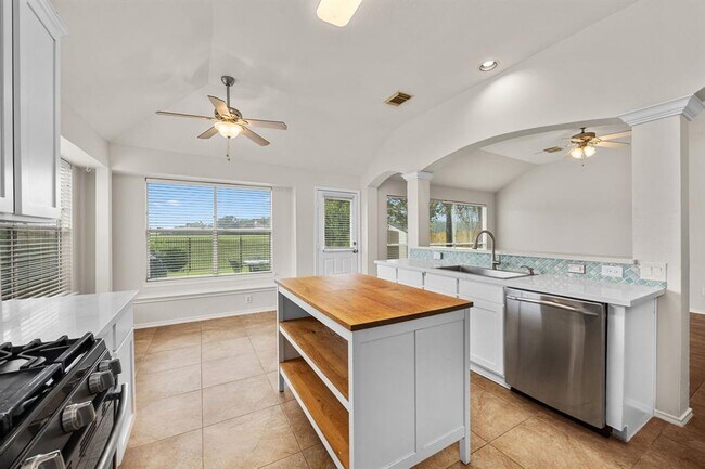 Building Photo - 4702 Forest Home Dr