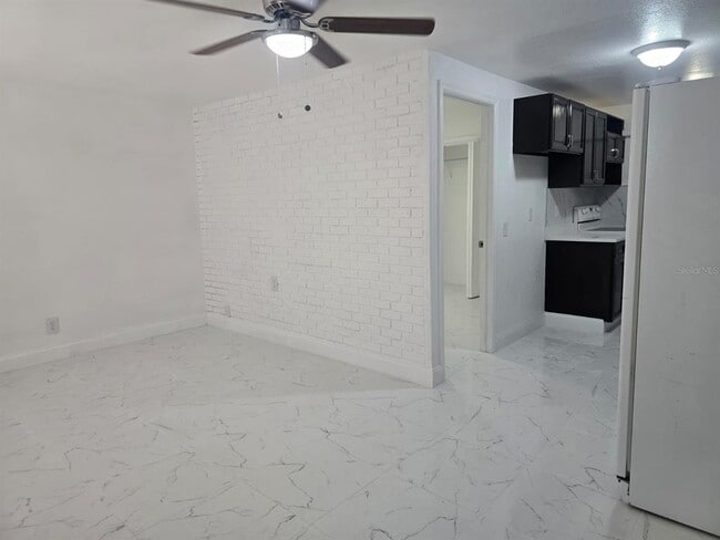 Building Photo - 1813 Hacienda Way