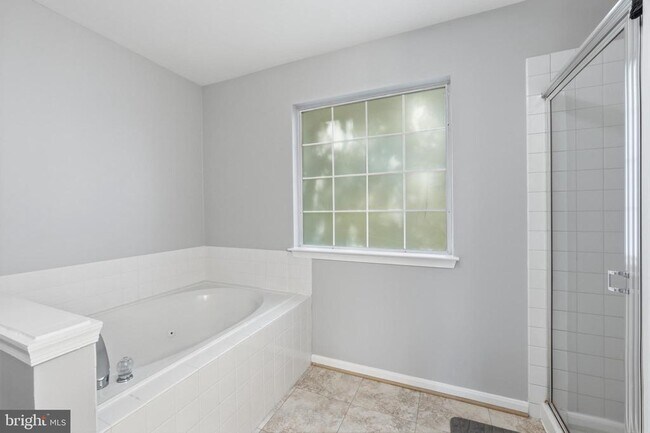 Building Photo - 34 Westhampton Ct