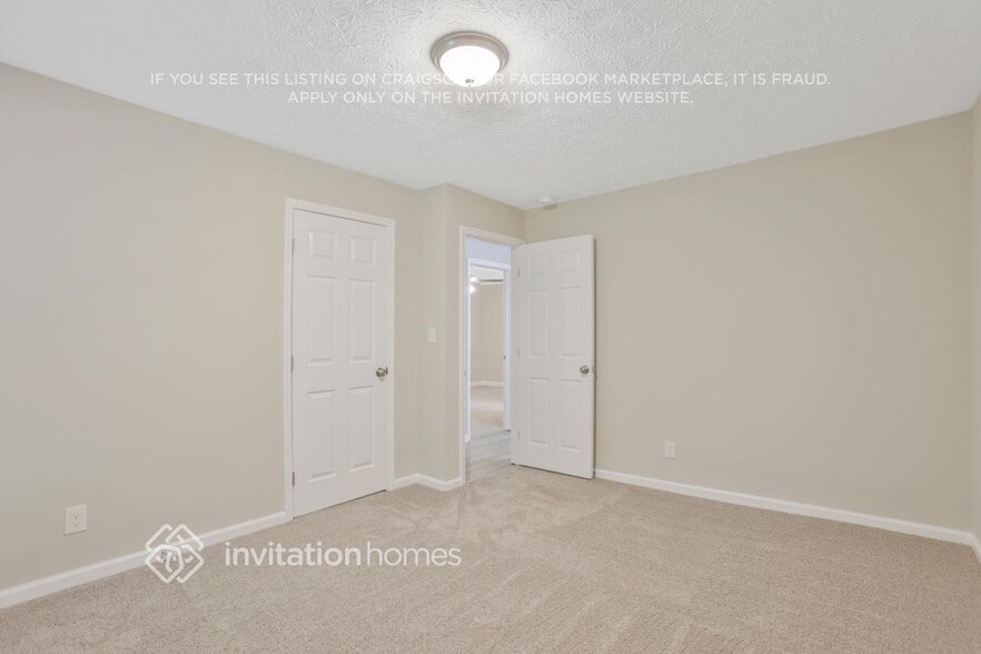 Building Photo - 5421 S Lake Dr