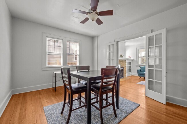 Building Photo - Spacious 5-Bed Home with Front Porch, Deck...
