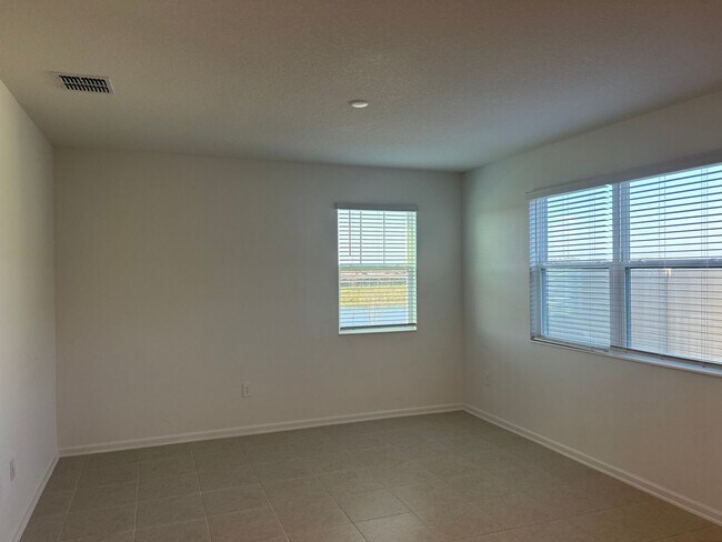 Building Photo - Spacious Corner Unit 3BR/2.5BA Townhome in Kissimmee!