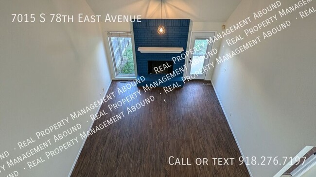 Building Photo - Charming 3-Bedroom 2-bath Duplex in South ...