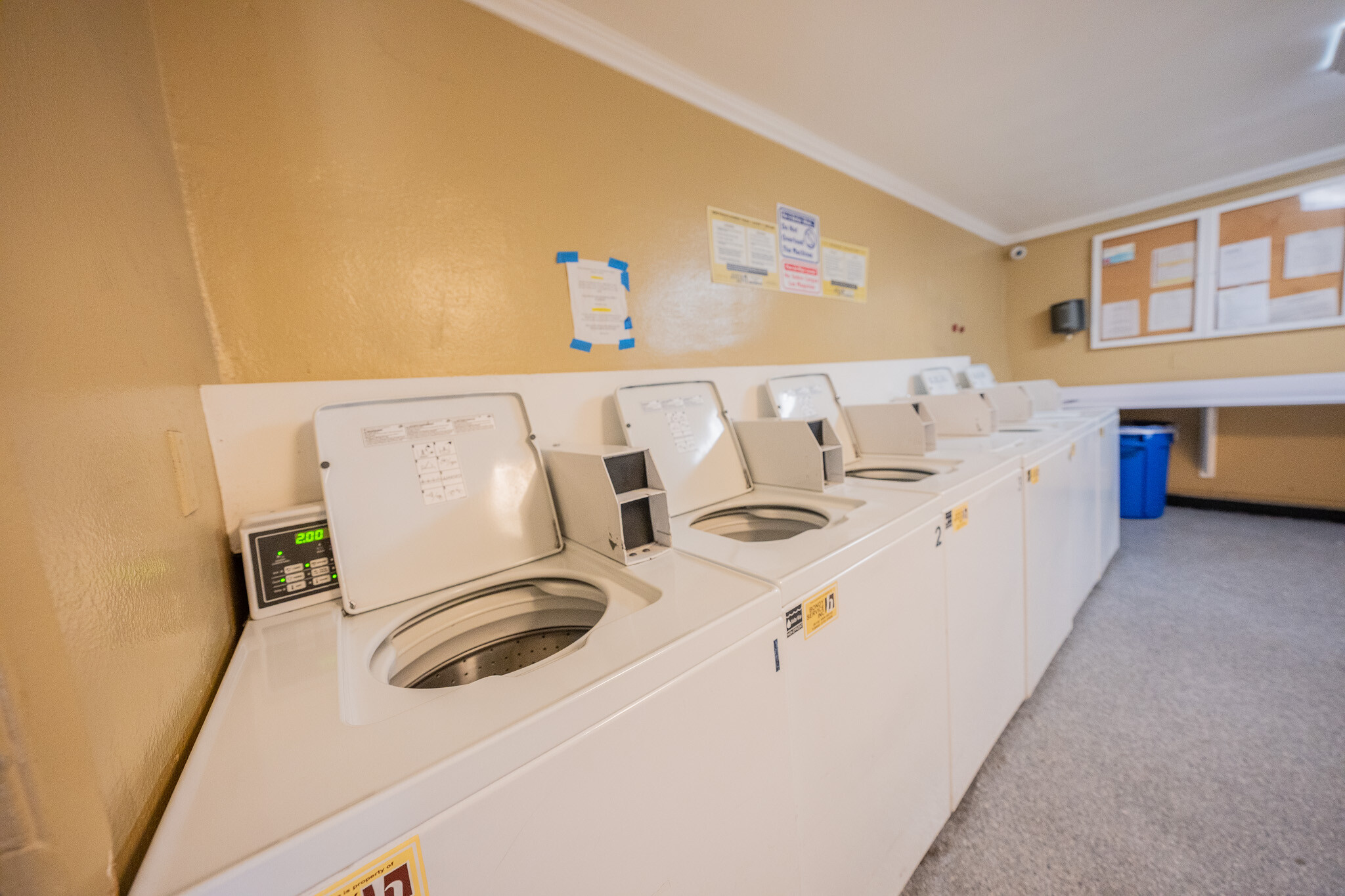 Building Photo - 15425 Sherman Way