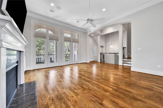 Building Photo - 3002 Mid Ln