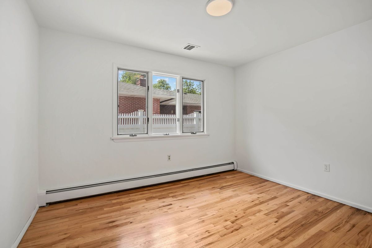 Building Photo - 17 Edgar Ct