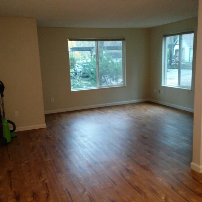 Building Photo - Cedarcrest Apart - 3