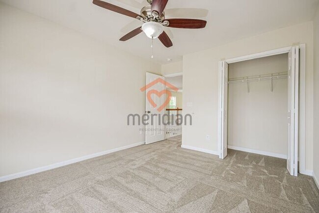 Building Photo - 3 bed / 2.5 bath - Move-in today!