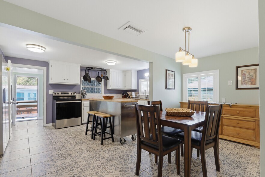 Building Photo - 587 Dixie Hwy