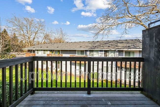 Building Photo - 5660 SW 180th Ave