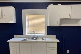 Building Photo - 1/2 off 1st Month's Rent   With Approved A...