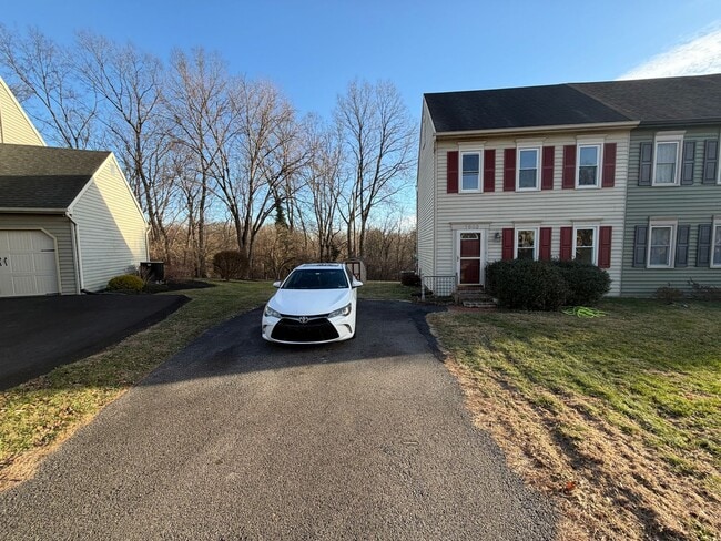 Building Photo - Quiet Neighborhood Updated 3BR Townhouse in Lancaster